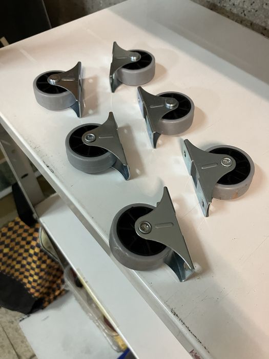 Rodizios varios 1 euro cada para cadeiras e moveis de escritorio