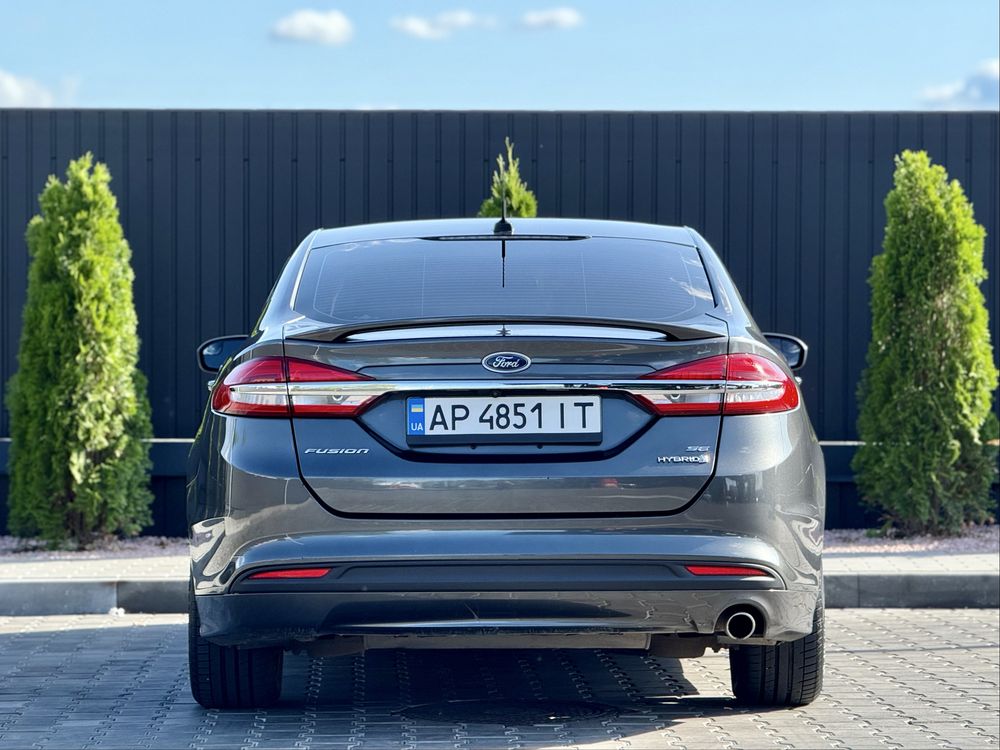 Ford Fusion Hybrid в идеальном состоянии