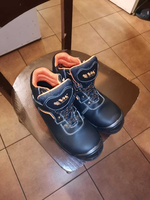 Buty robocze ze wzmocnionymi noskami rozmiar 41
