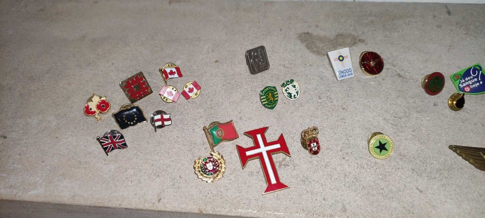 pins crachás diversos -- consulte a lista abaixo