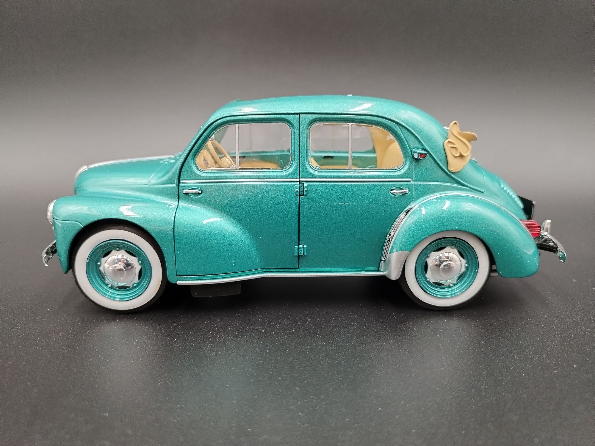 1:18 Solido 1951 Renault 4CV Decouvrable Ardennes Green model