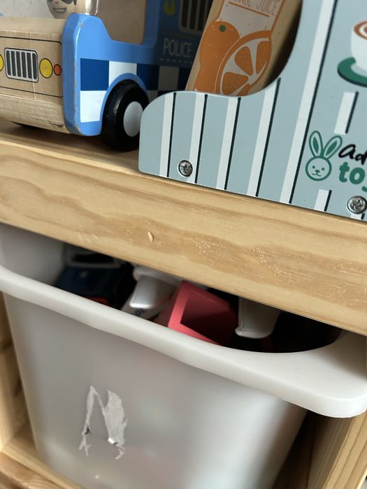 Drewniany regał Trofast schodki