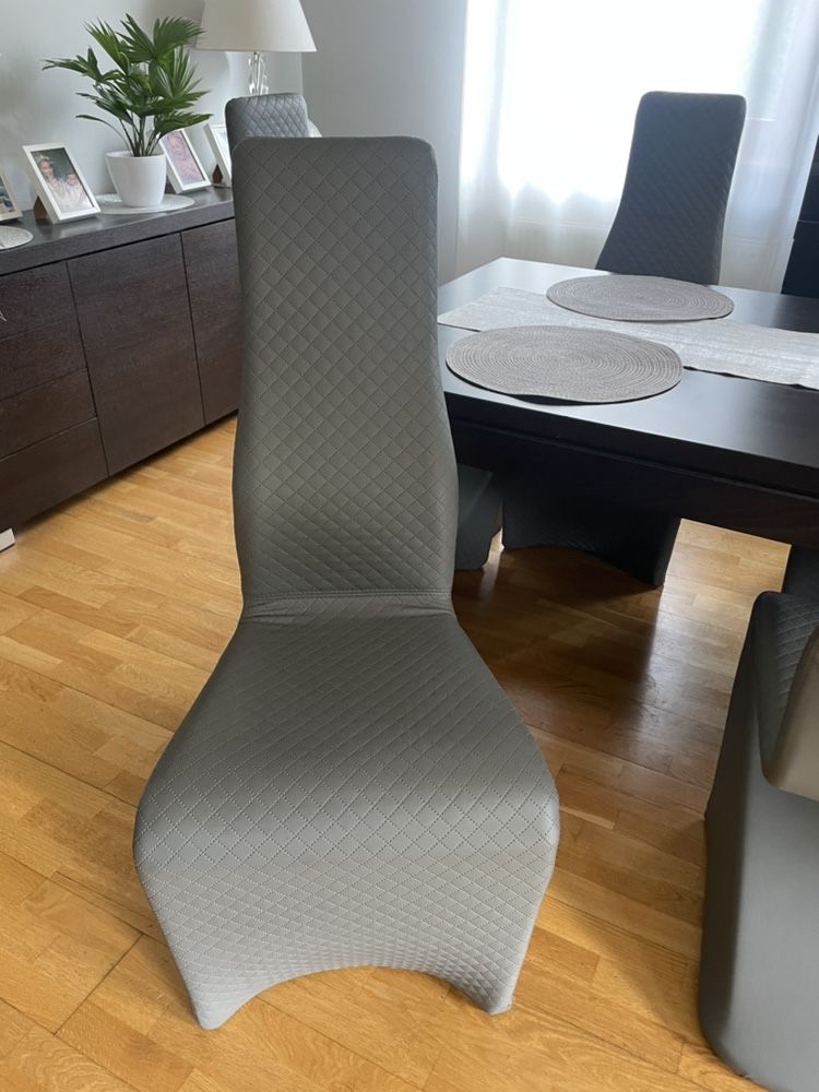 Eleganckie nowoczesne krzesła szare
