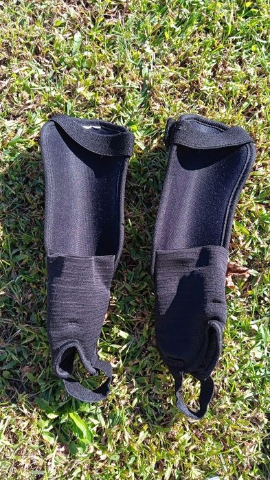 Chuteiras Puma + caneleiras