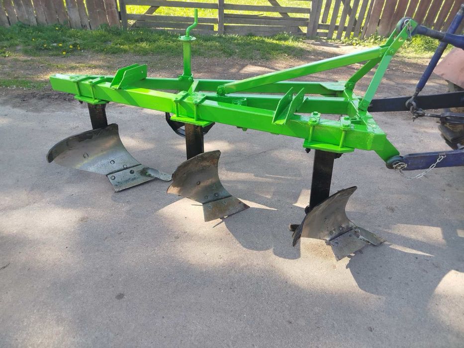 Плуг 3-х корпусний