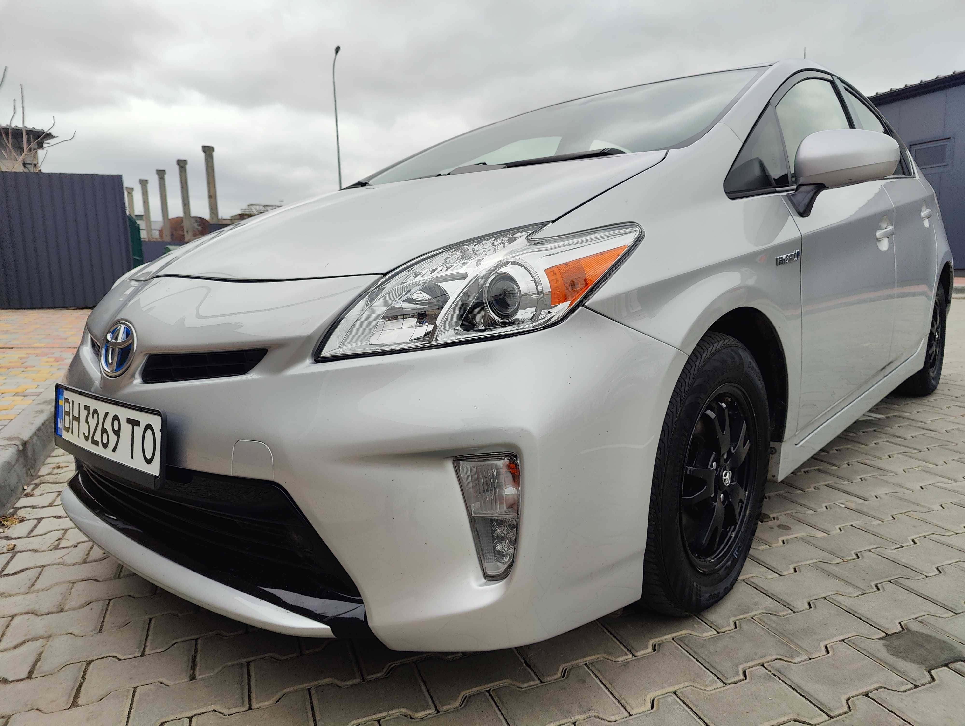 продам Toyota Prius 2012