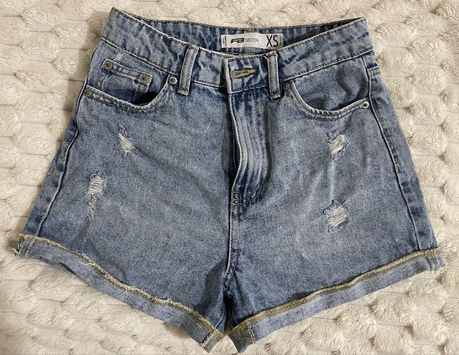 Джинсові шорти.