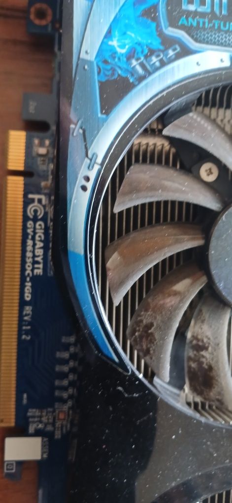 Radeon HD6850 1024MB GDDR5
Відеокарта Gigabyte PCI-Ex Radeon HD6850 10
