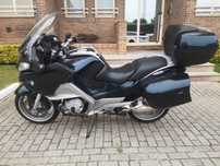 BMW R 1200 RT com malas laterais e top case