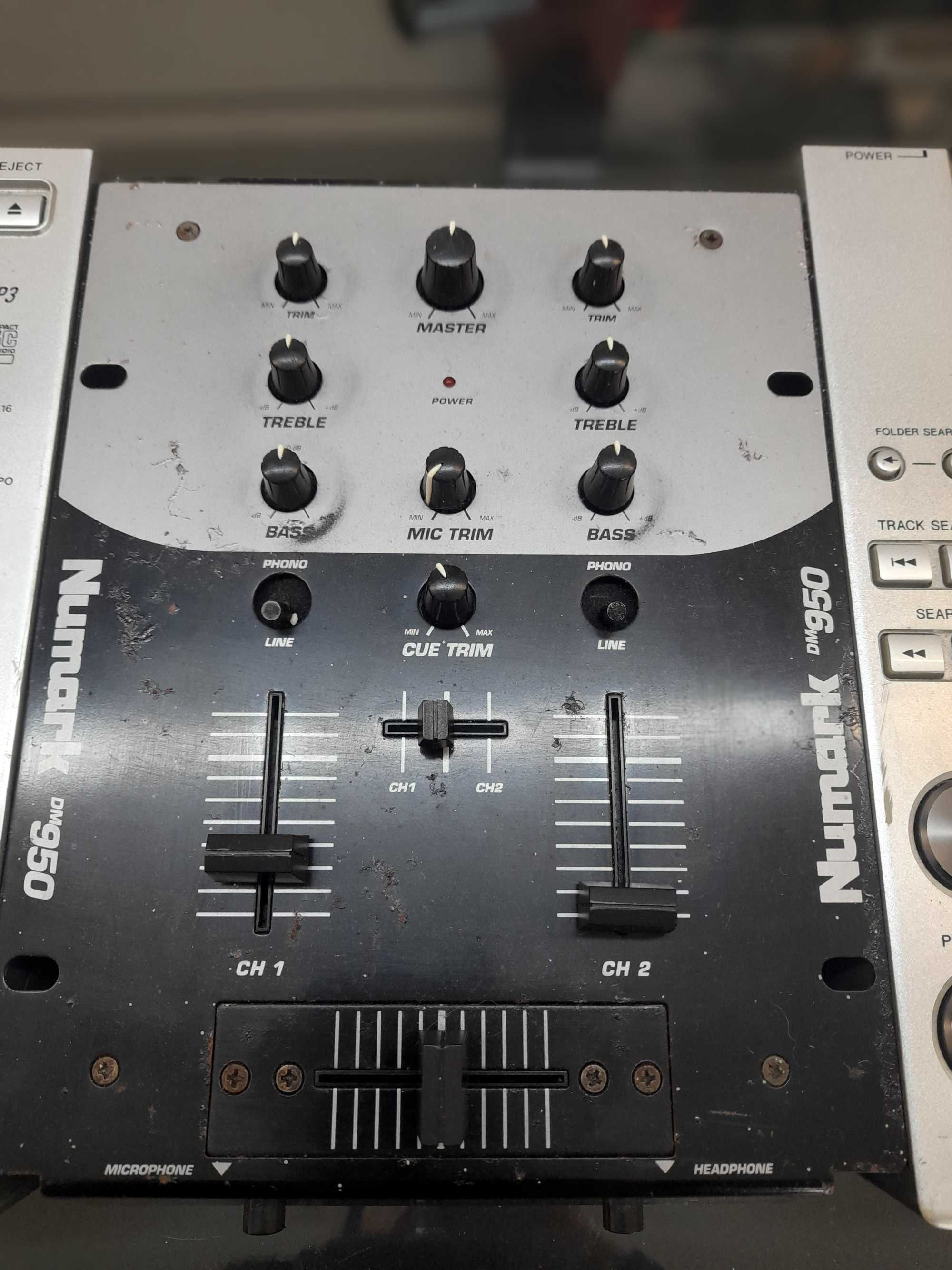 Leitores pioneer 200 e mesa numark