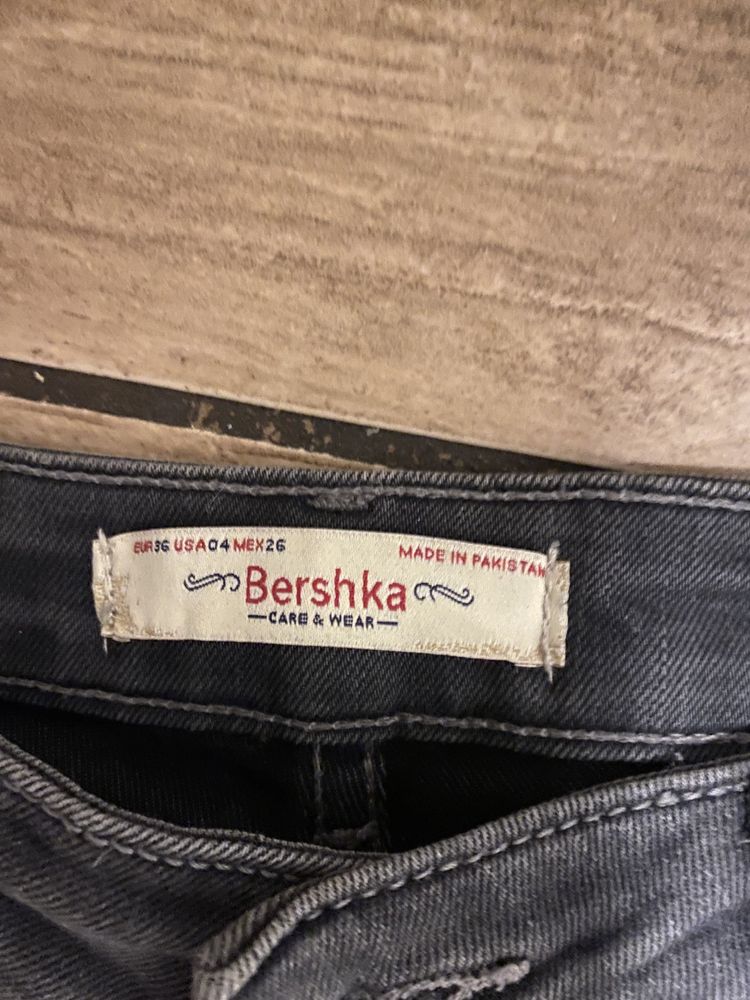 Spodnie firmy breshka