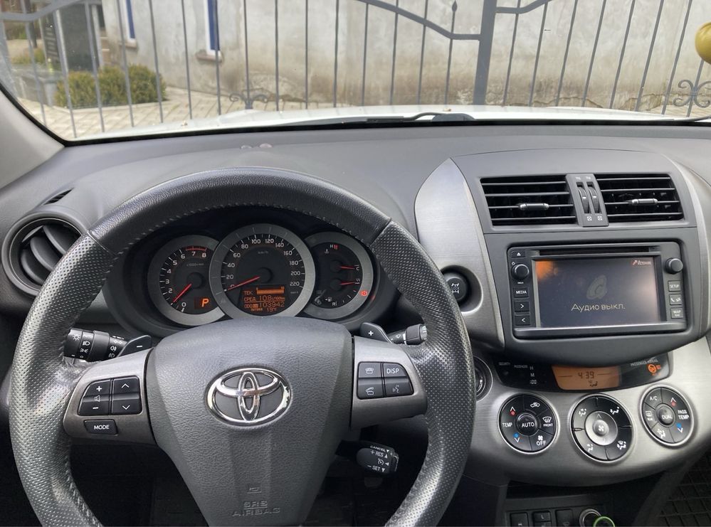 Продам автомобиль Toyota Rav4