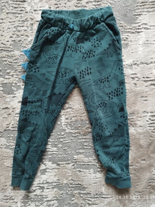 Костюм динозавр mothercare для хлопчика 4-5 років штани кофта в садік