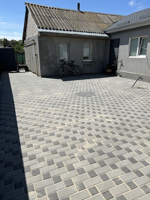 Укладання тротуарної плитки Бруківки Укладка тротуарной плитки ФЭМ