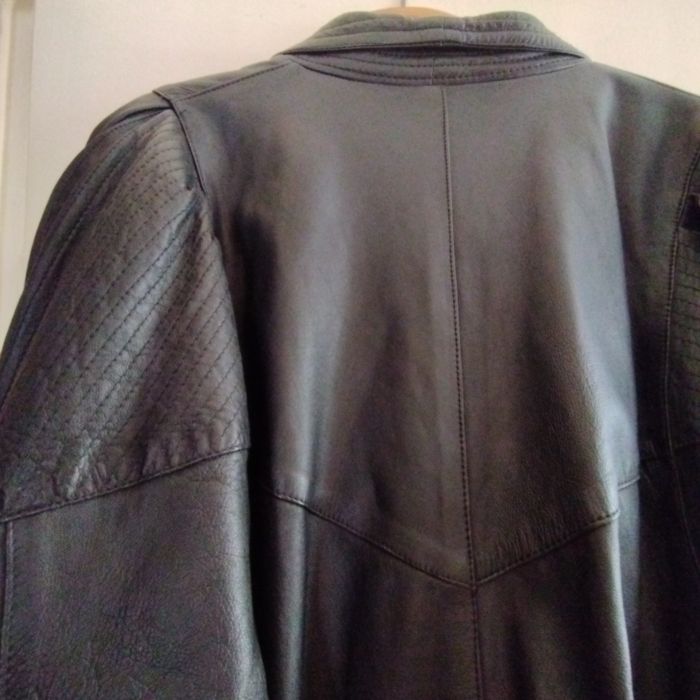 Курточка кожаная короткая