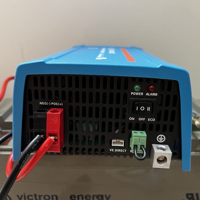 Батарея / акумулятор 12v 110 інвертор Victron Energy 12/230 500VA