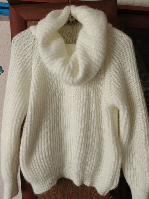 Жіночий в'язаний светр. Новий