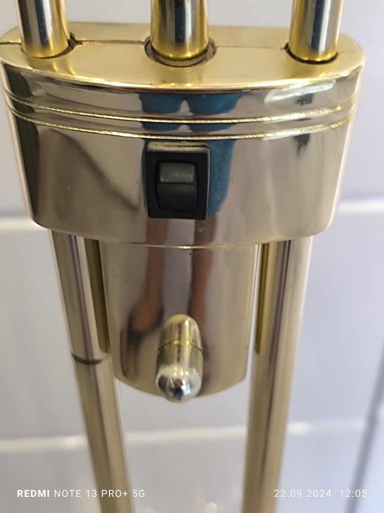 Lampa stojąca dwa kolory oświetlenia ciepłe i zimne