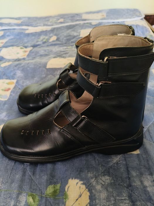 Продам ортопедичні ботинки