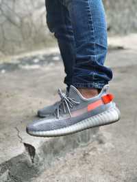 Мужские кроссовки Adidas Yeezy Boost 350 V2 Tail Light. Размеры 40-45