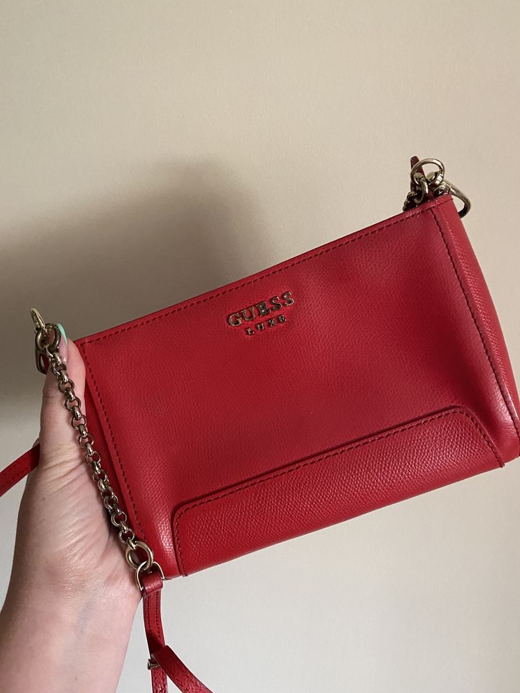 Oryginalna torebka Guess Luxe 20x15 cm czerwona skórzana