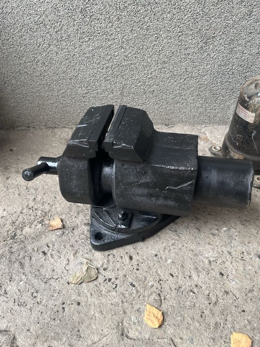 Тиски 40+кг хорошие