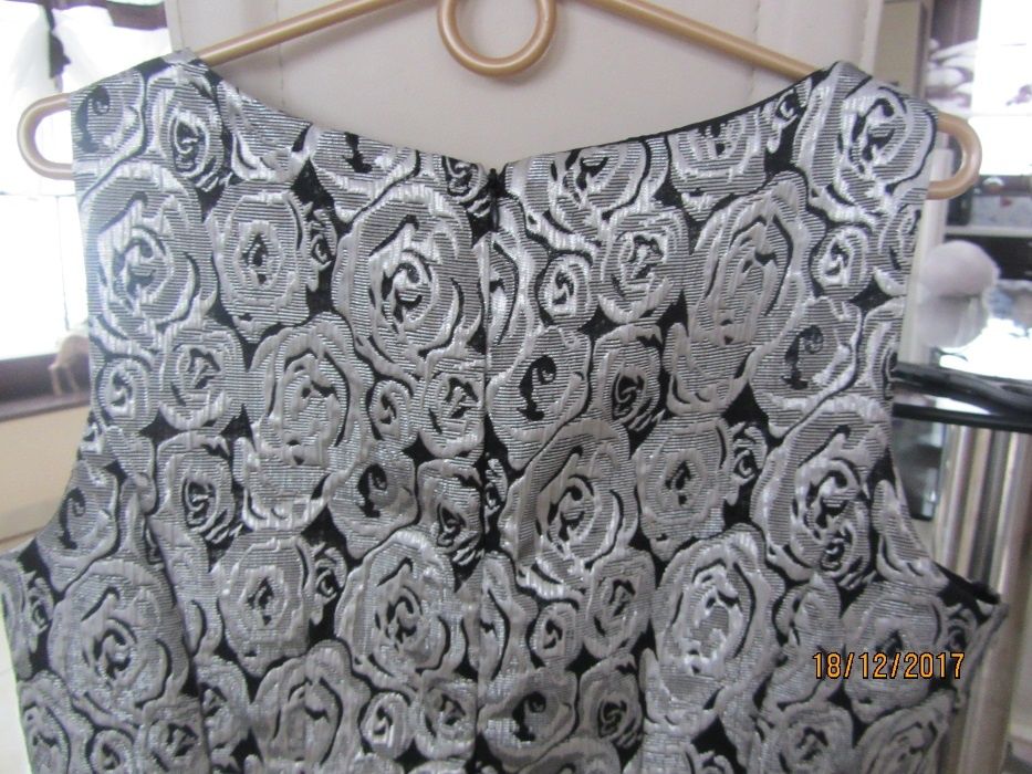 Sukienka święta Sylwester srebrna w wybijane róże L-XL