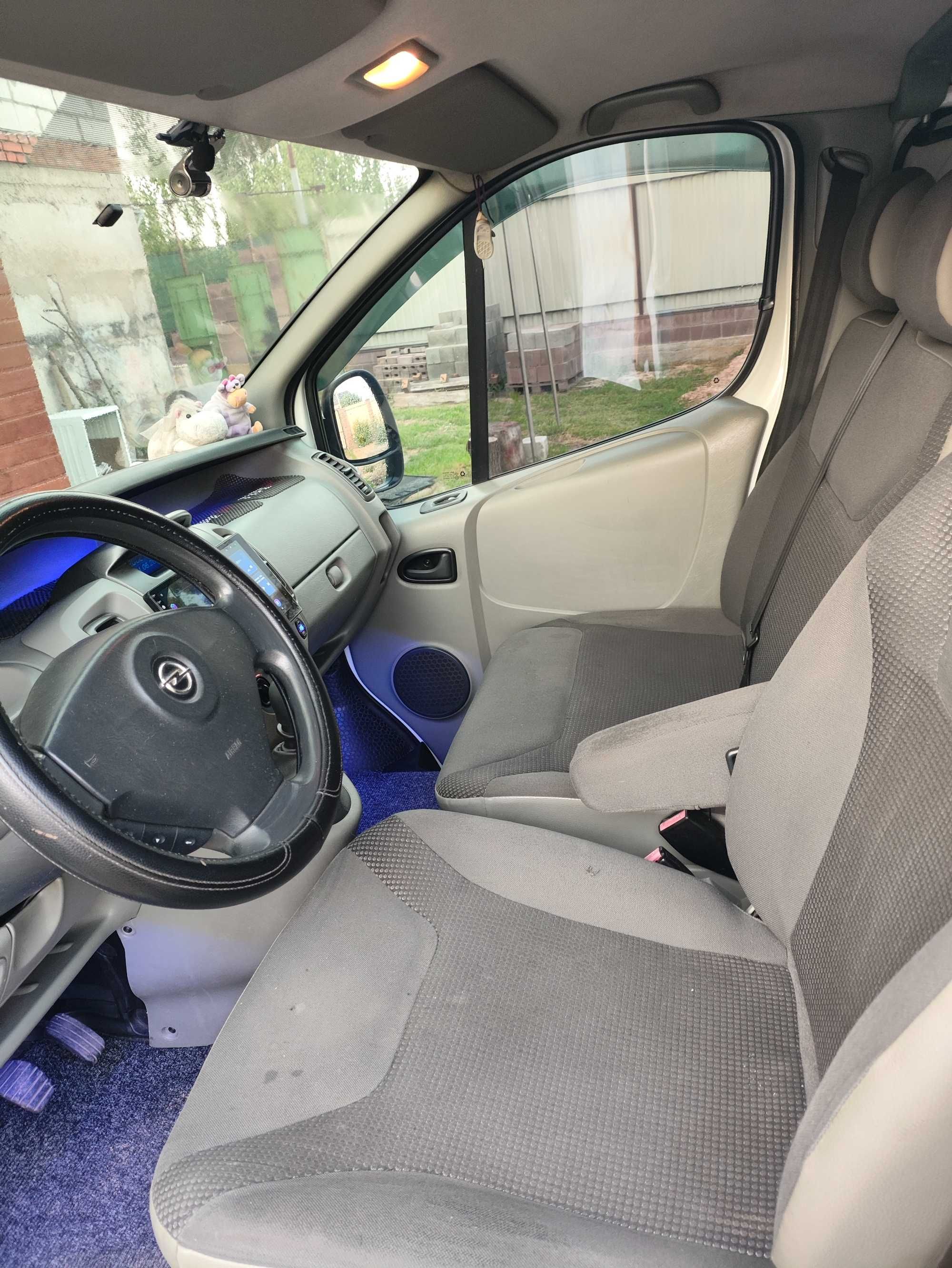 Opel Vivaro 2.0 CDTi груз., коротка база