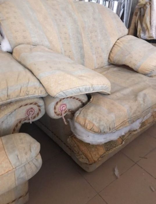 Terno conjunto de 3 sofás nacionais muito bons (p estofar)