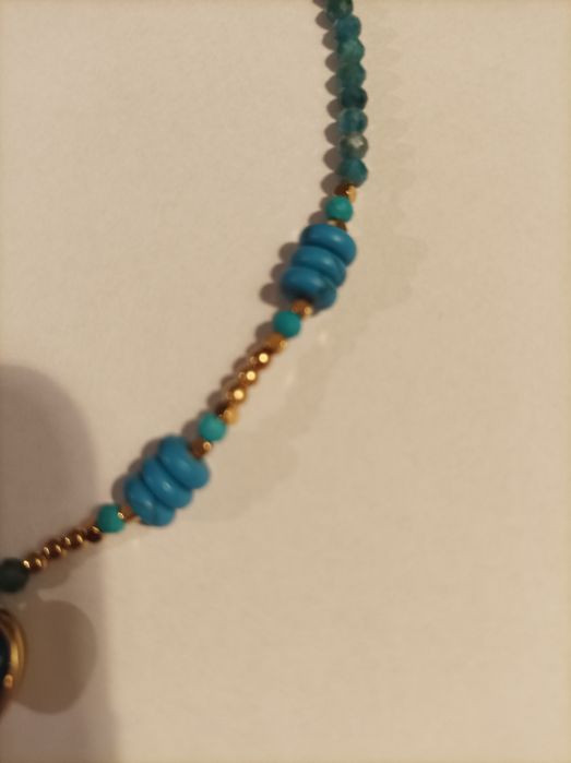 Naszyjnik turkusowy z koralików.