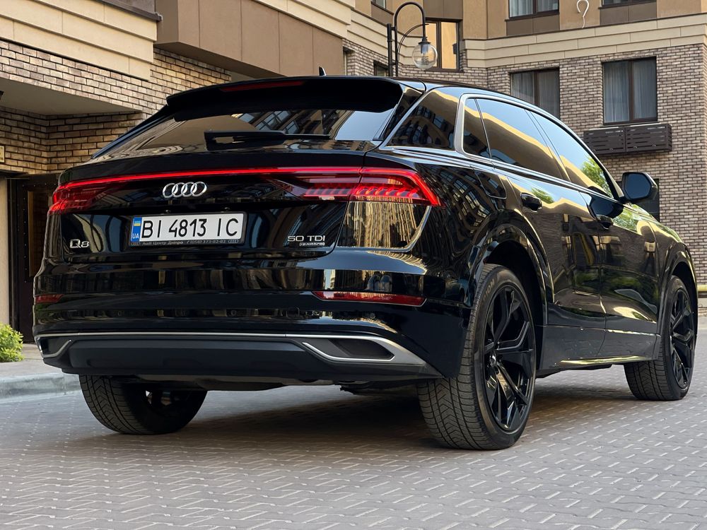 Продам Audi Q8 Quattro, 50 TDI Official в состоянии нового !