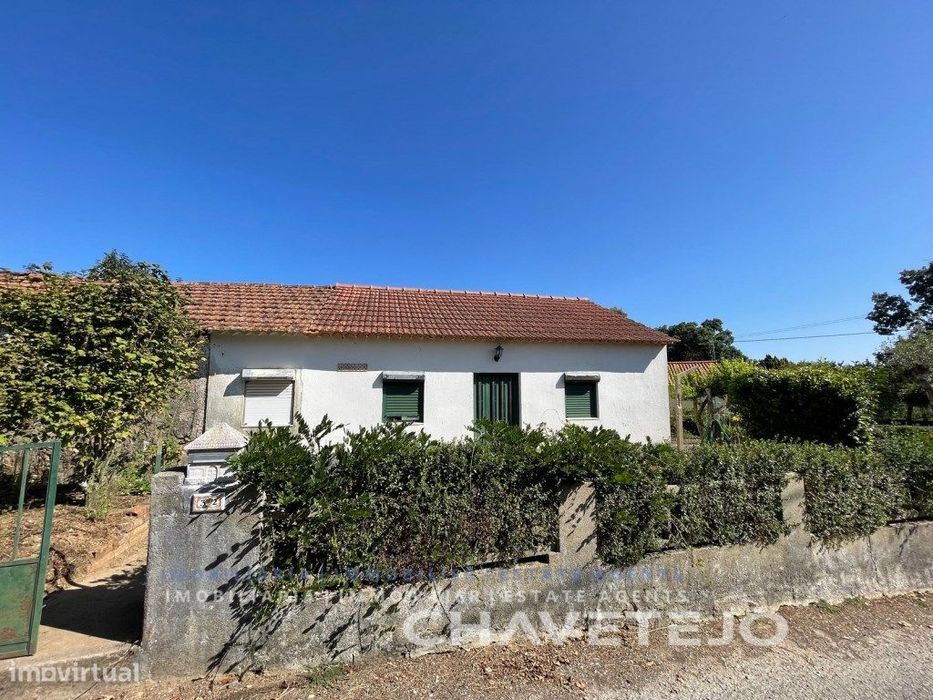 Casa de campo térrea T2 Habitável com anexo em Pedra e terreno boa ...
