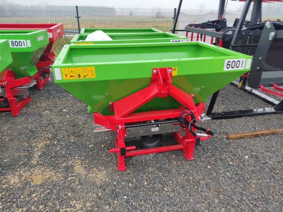 Rozsiewacze dwutarczowe do nawozów poj. 400 do 1700l