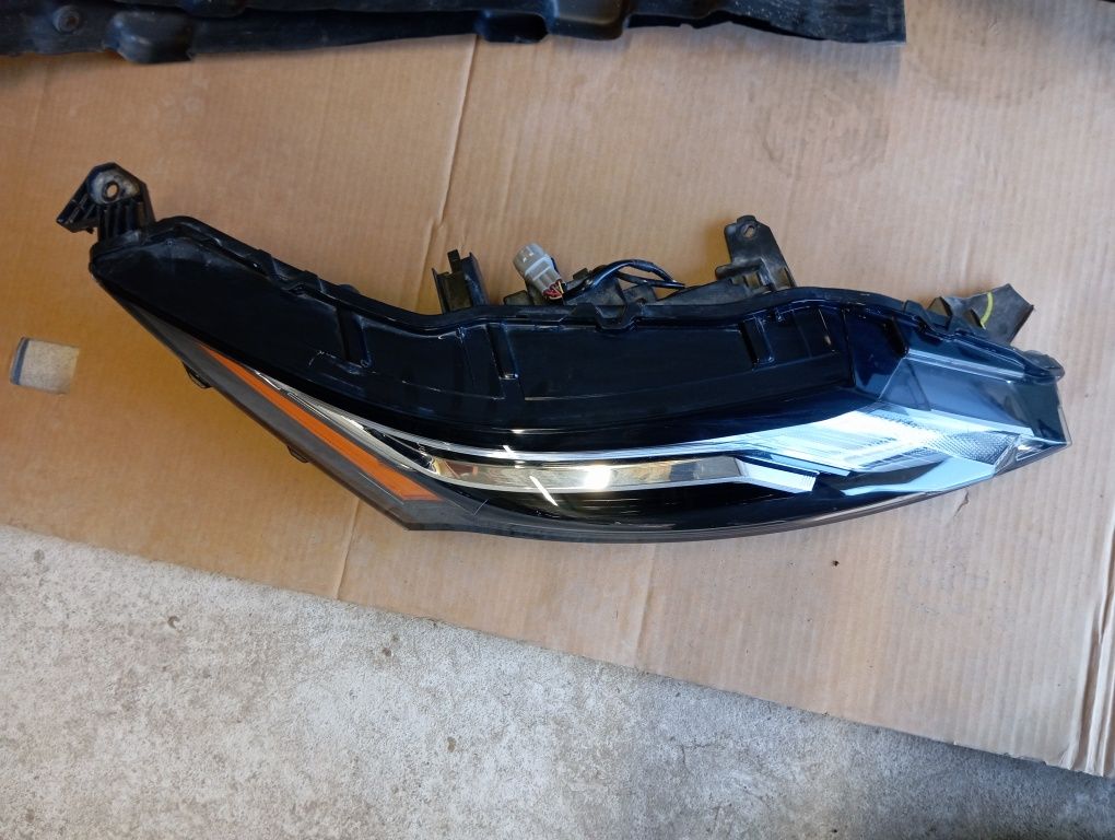 Lampa prawa nissan rogue t33 full LED USA