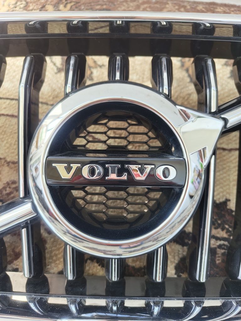 Решітка VOLVO XC60/ XC 60 II