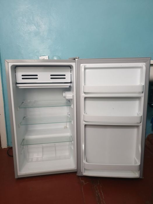 Продаю однокамерний холодильник