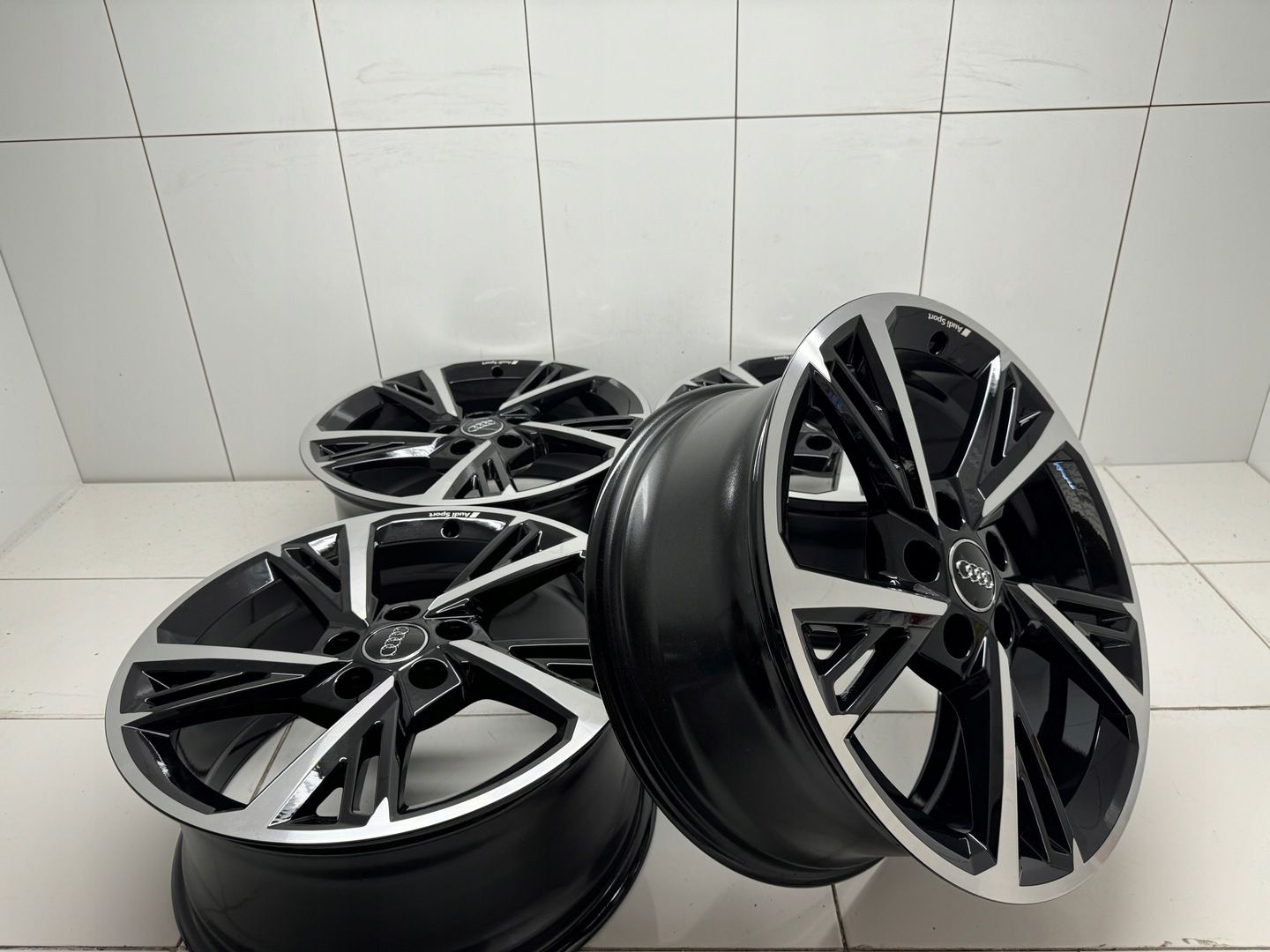 Felgi 18 Audi S3 RS3 A3 S3 8Y0 s-line 8.0" x 18" 5x112 ET 46