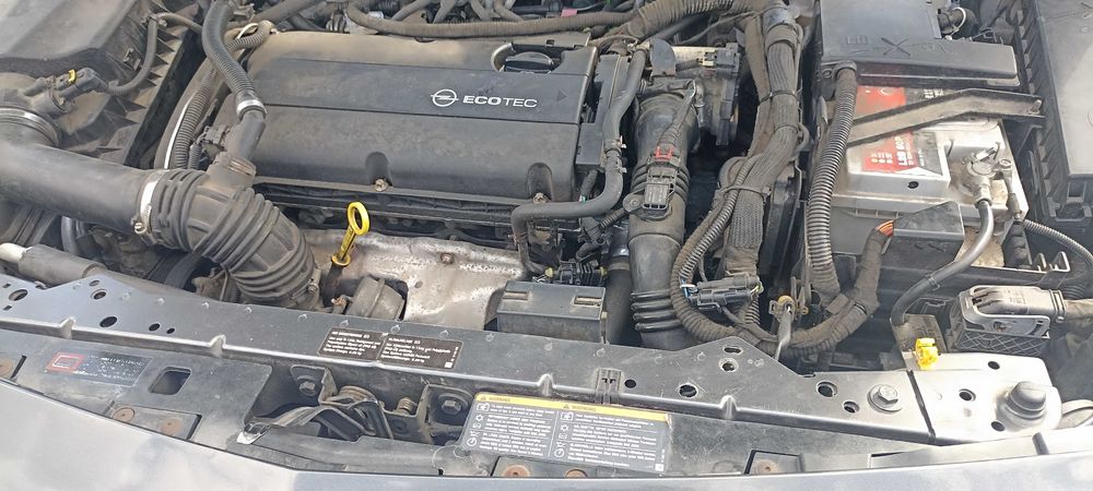 maska klapa silnika opel astra J lak 177