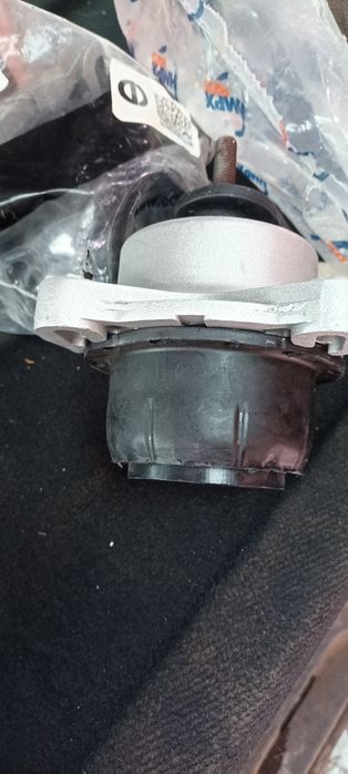 Подушка двигуна Форд транзит.