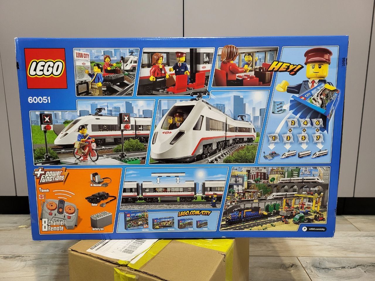 Конструктор LEGO City Trains Швидкісний пасажирський поїзд (60051)