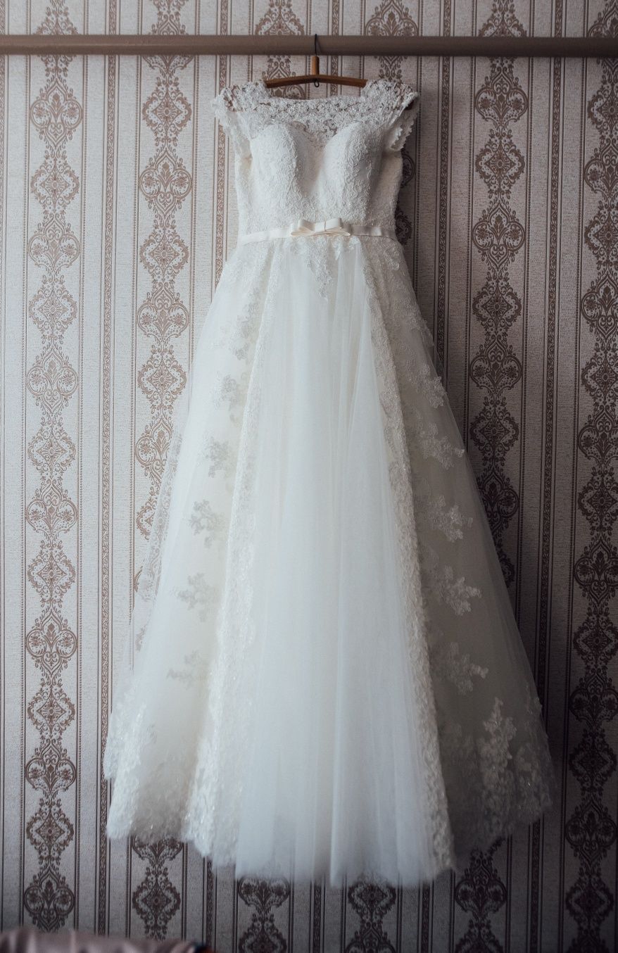 Весільна сукня айворі