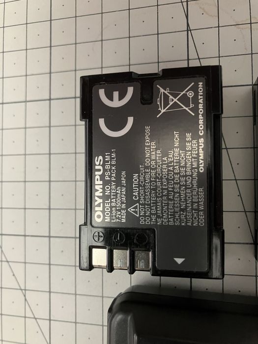 Olympus E-1 - ładowarka + 2 baterie ORG