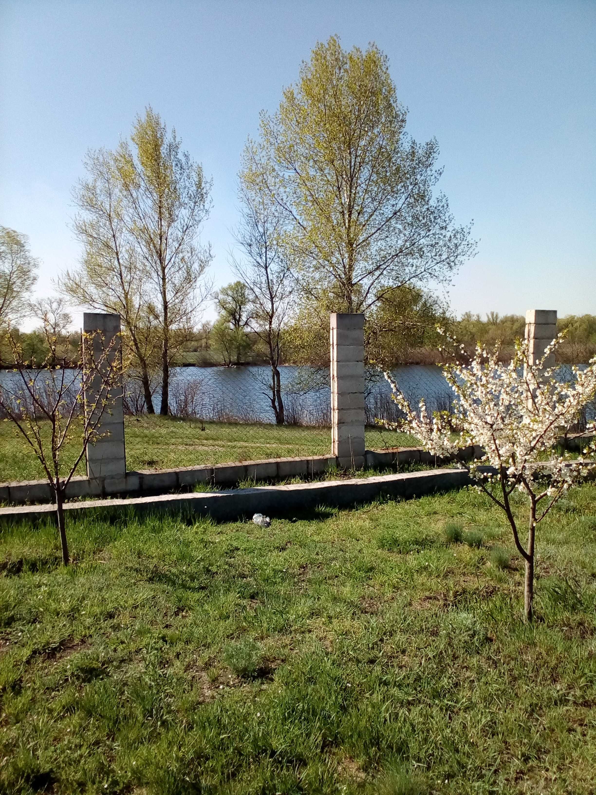 Сдам дом в  шикарном месте возле озера рядом с г.Каменское  Днепр