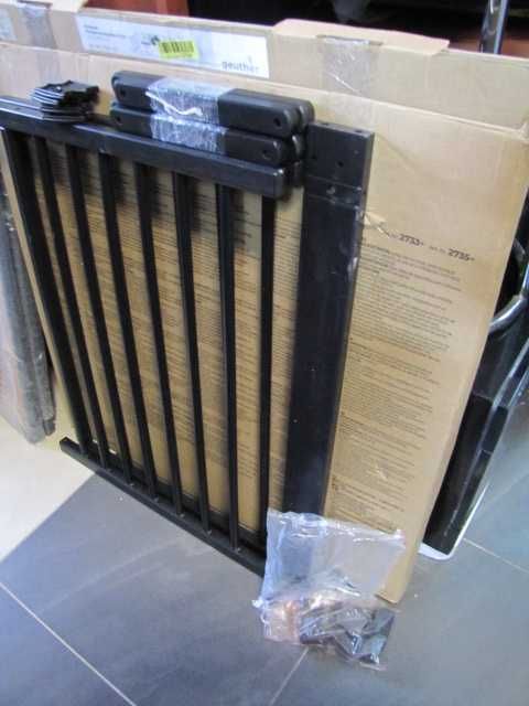 Geuther Bramka zabezpieczająca na schody Plus 2733+ 67-107 cm czarna