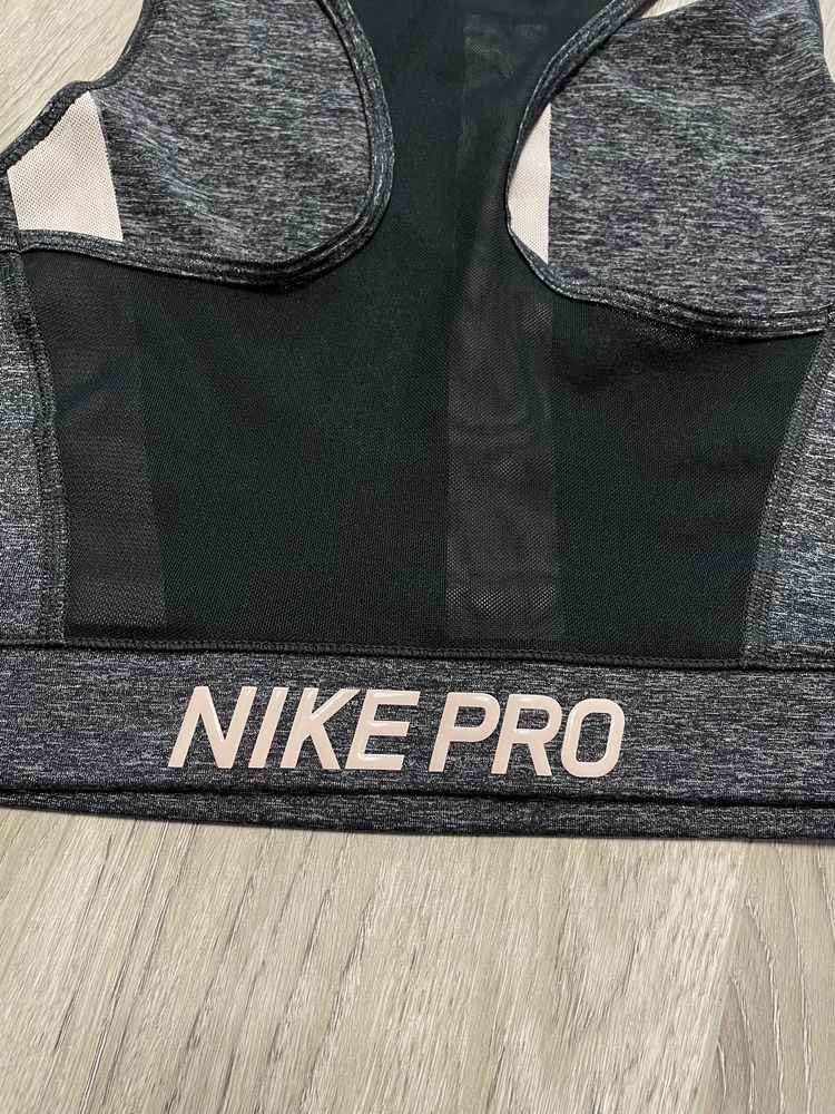 Топ Nike Pro Hypercool