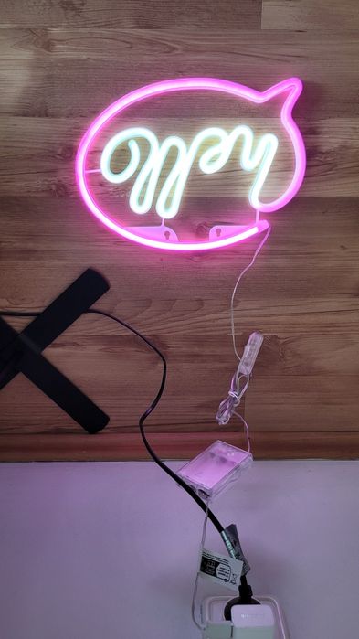 Neon light Neonowy napis Hello dekoracyjny