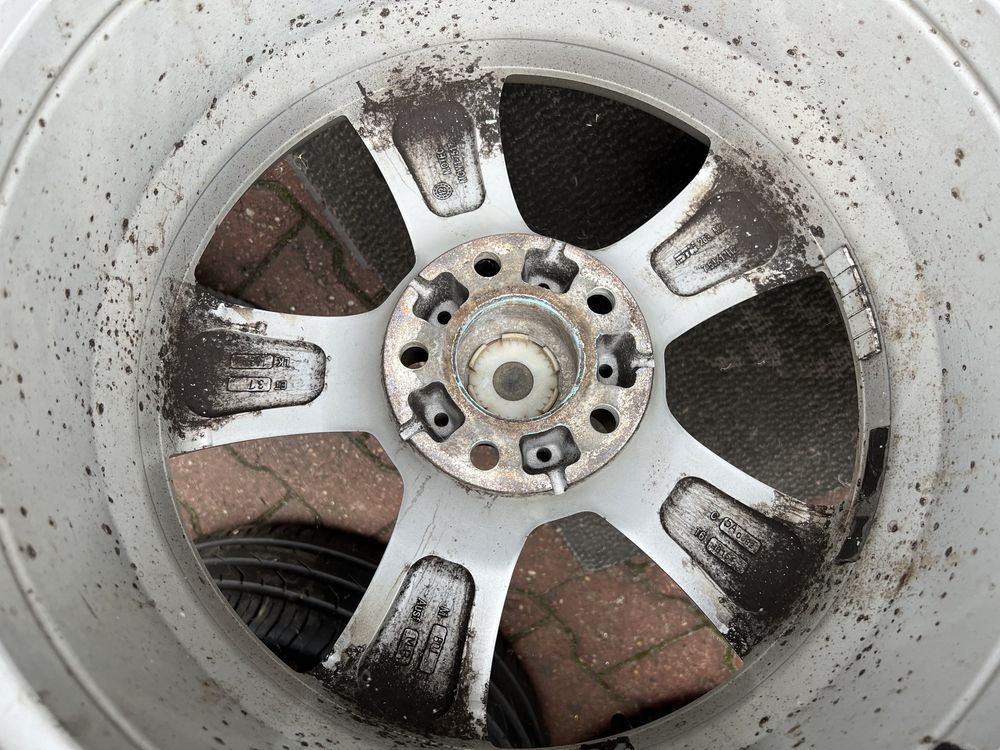 Felgi 17 Audi Q5 A6 A4 VW Passat B6 B7 B8 Golf komplet