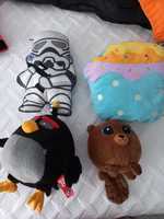 Vários peluches usados