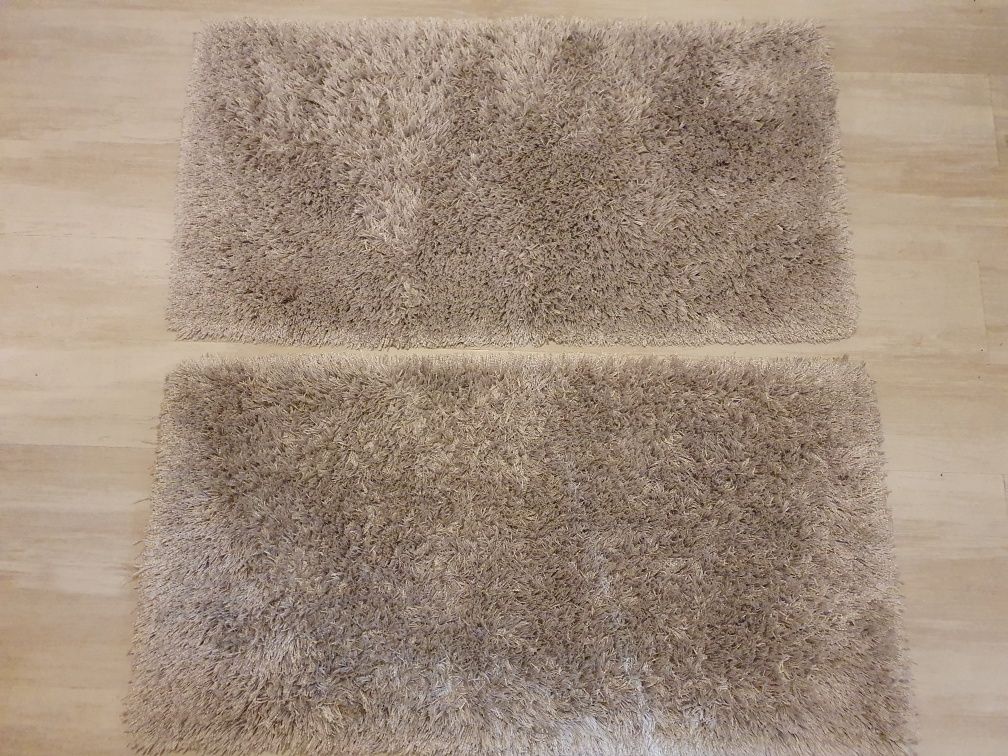 Tapetes shaggy cor vison claro 60x120cm 20€ cada