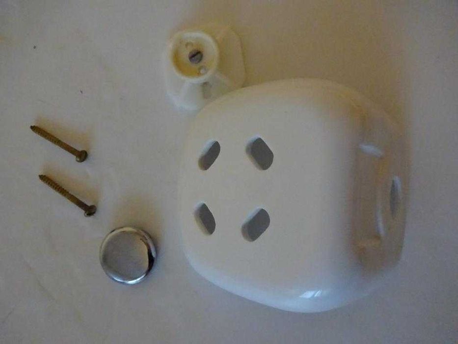 Mydelniczka Biała Z Mocnego Tworzywa, Dodatek Srebrny - Do Zawieszenia